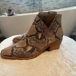 Vince Camuto Snakeprint Ankle Boots with Cutout Detail Sz. 8